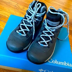 Columbia grey hiking boots never worn size 8